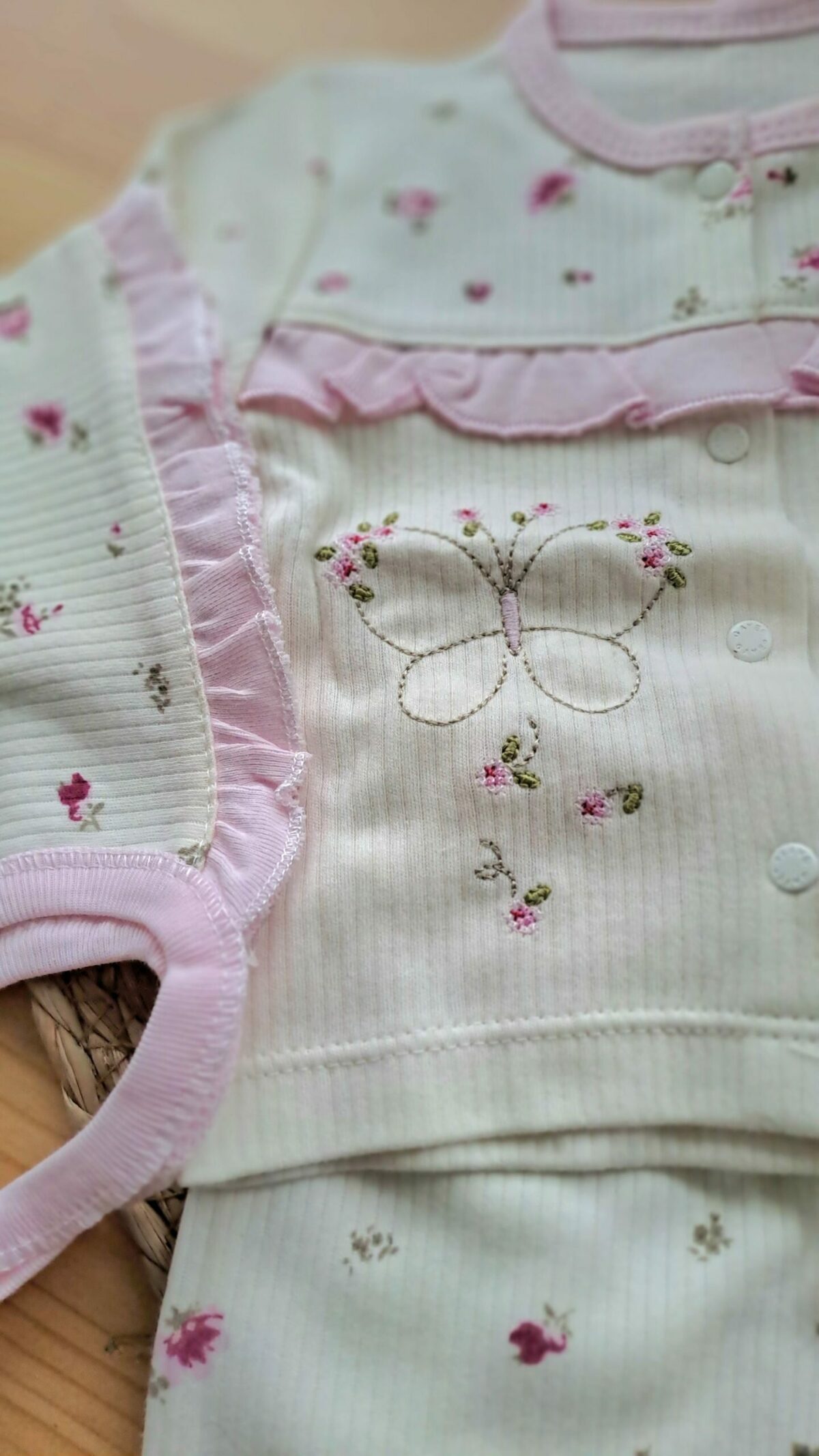 Kelebek Nakışlı Çiçekli Fırfırlı 5li Set - Görsel 3