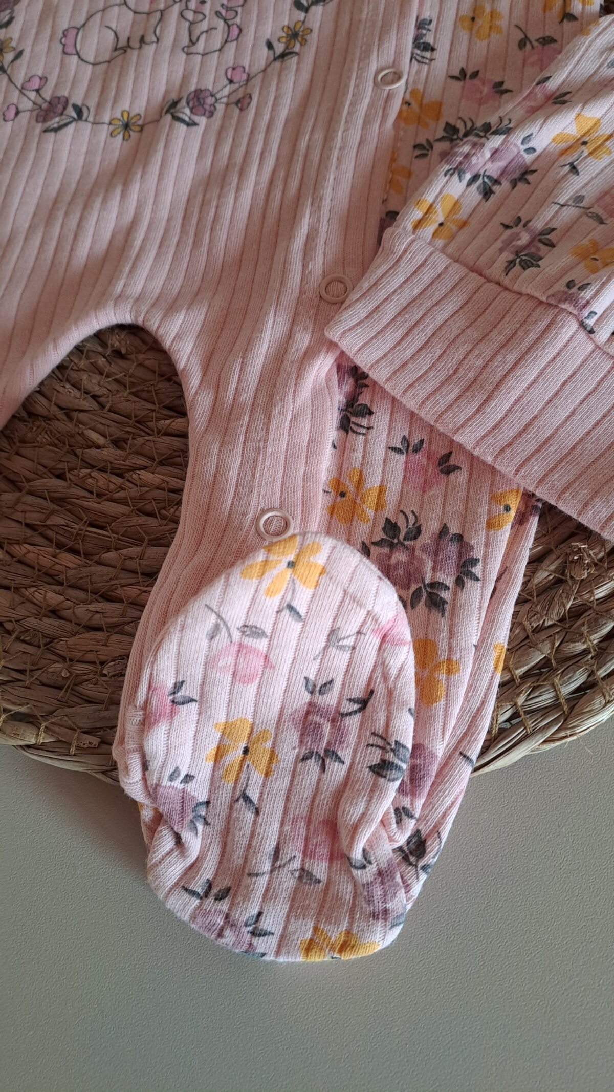 Çiçek Baskılı Bereli Penye Tulum - Görsel 4