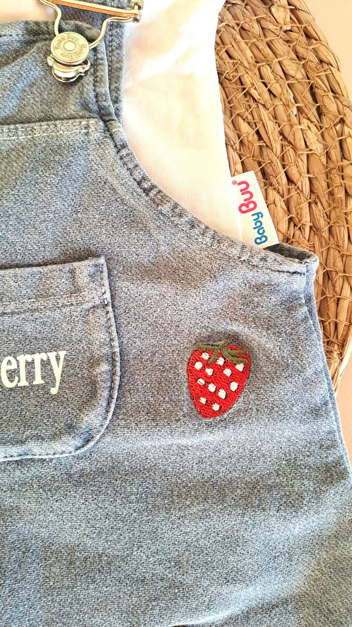 Pamuk Çilek Nakışlı Kot Salopet ve Tişört %100 Pamuk - Görsel 5