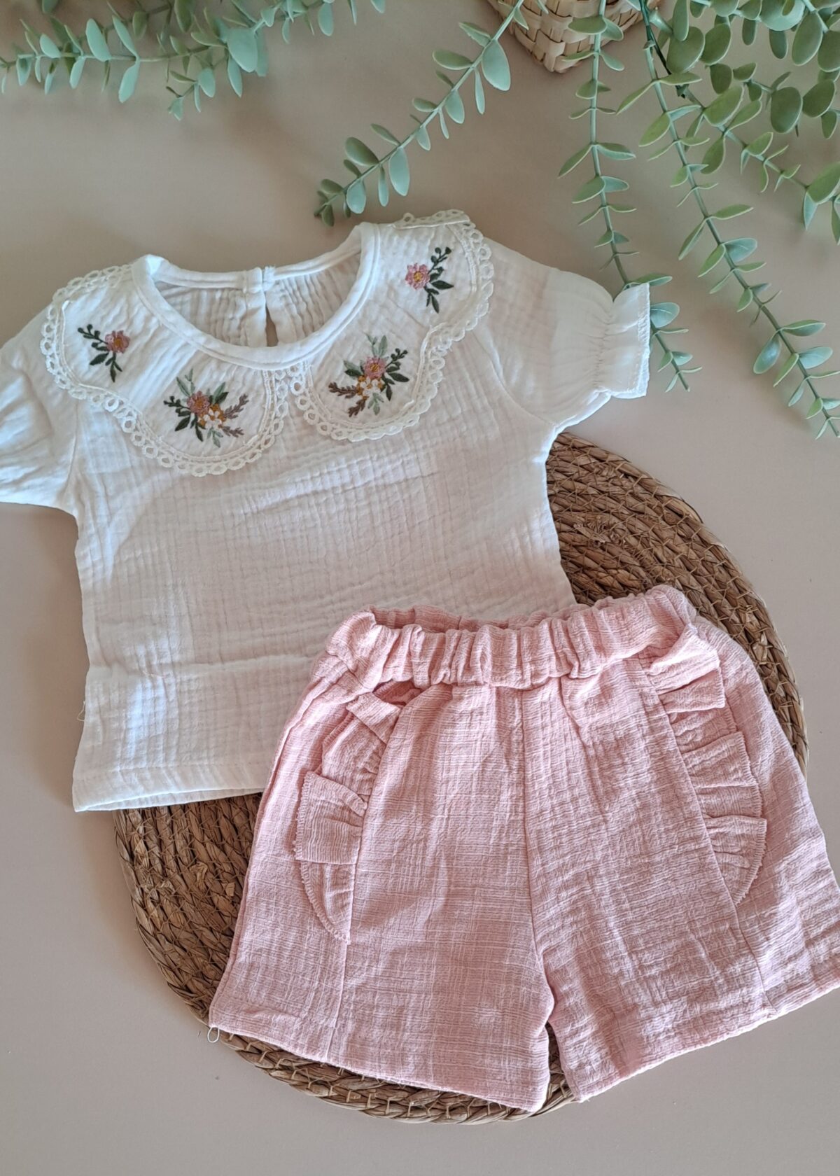 Yaka Nakışlı Bluz ve Fırfır Detay Şort %100 Pamuk Müslin Takım - Görsel 4