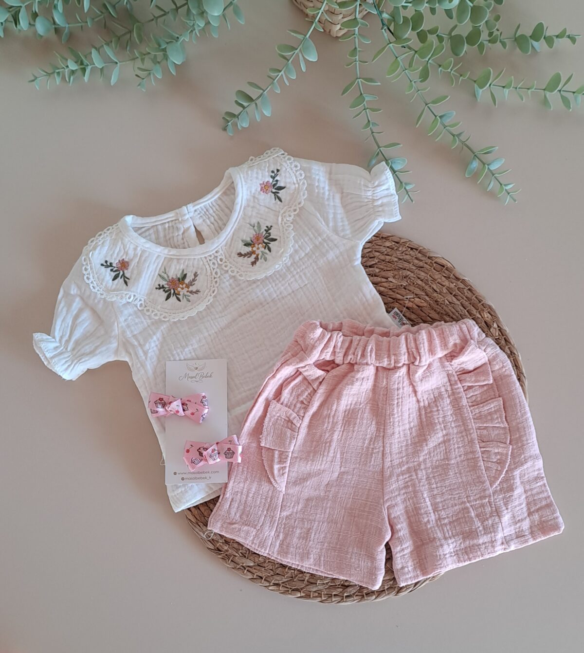 Yaka Nakışlı Bluz ve Fırfır Detay Şort %100 Pamuk Müslin Takım - Görsel 3