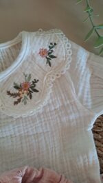 Yaka Nakışlı Bluz ve Fırfır Detay Şort %100 Pamuk Müslin Takım - Görsel 6