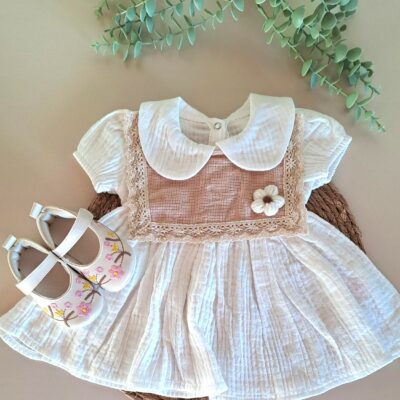 Papatya İşlemeli Bebe Yaka Müslin Elbise