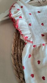 Fiyonklu Kalpli Şapkalı Bebe Barbatöz Tulum %100 Pamuk Müslin - Görsel 4