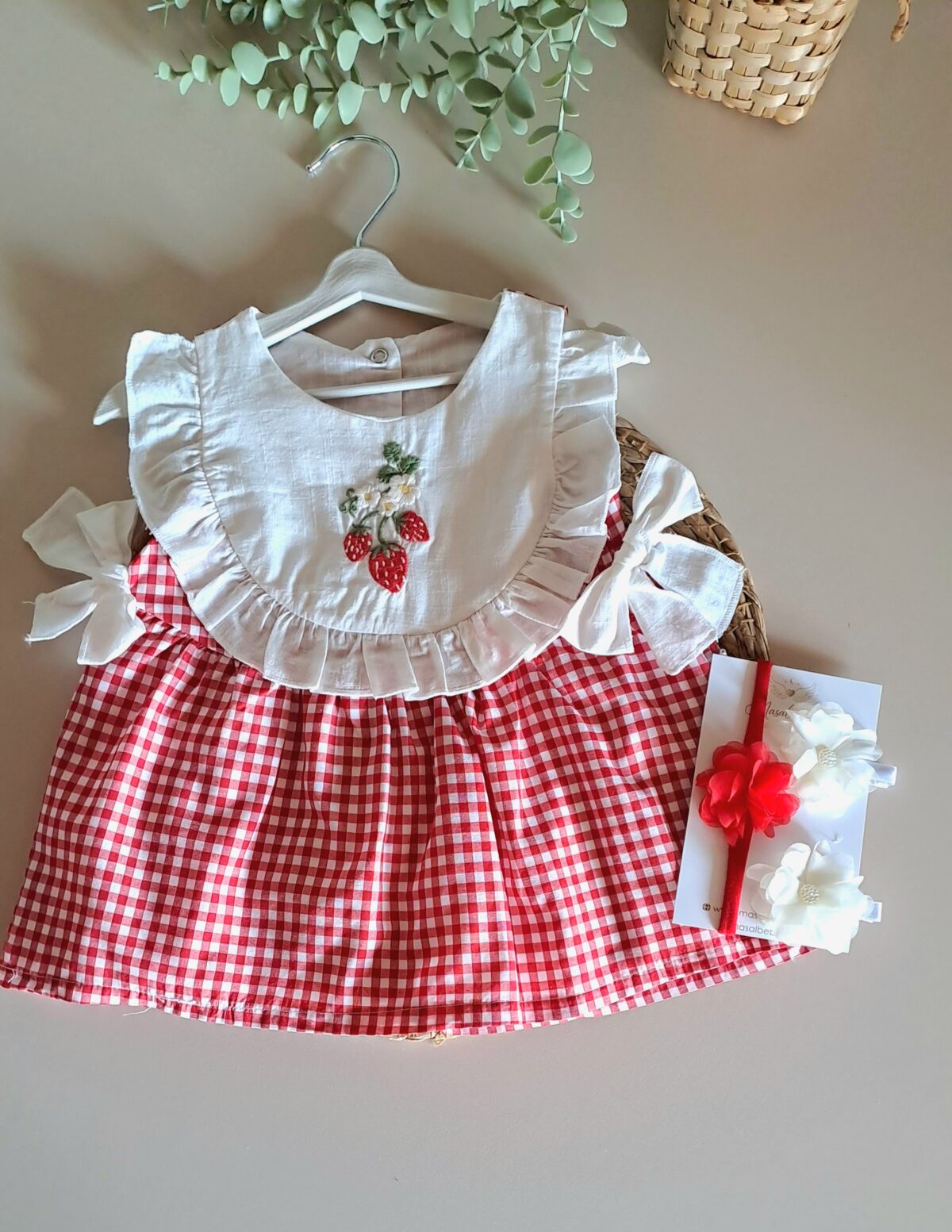 Çilek Nakışlı Fırfırlı Pötikare Elbise %100 Pamuk - Görsel 2