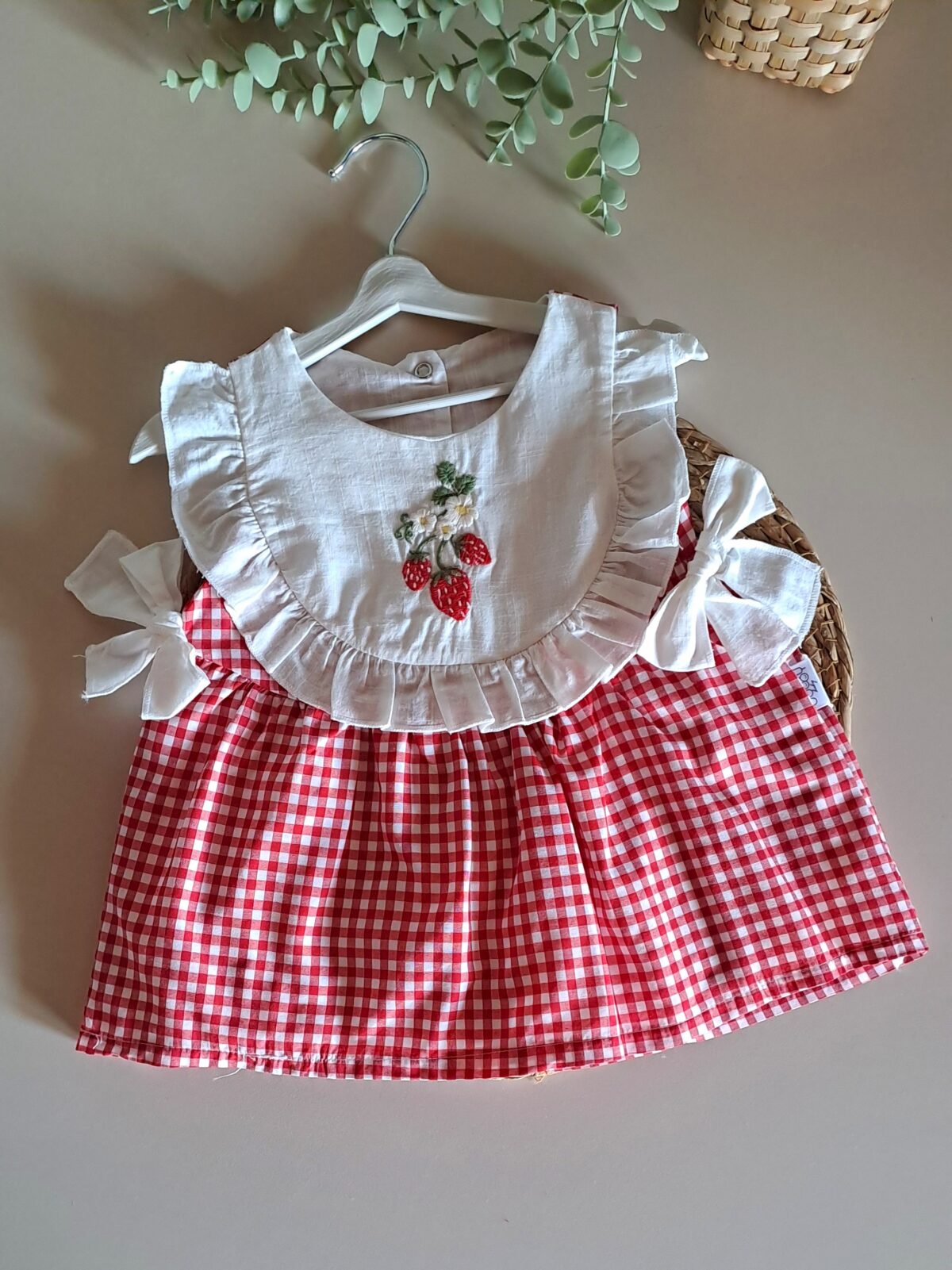 Çilek Nakışlı Fırfırlı Pötikare Elbise %100 Pamuk - Görsel 6