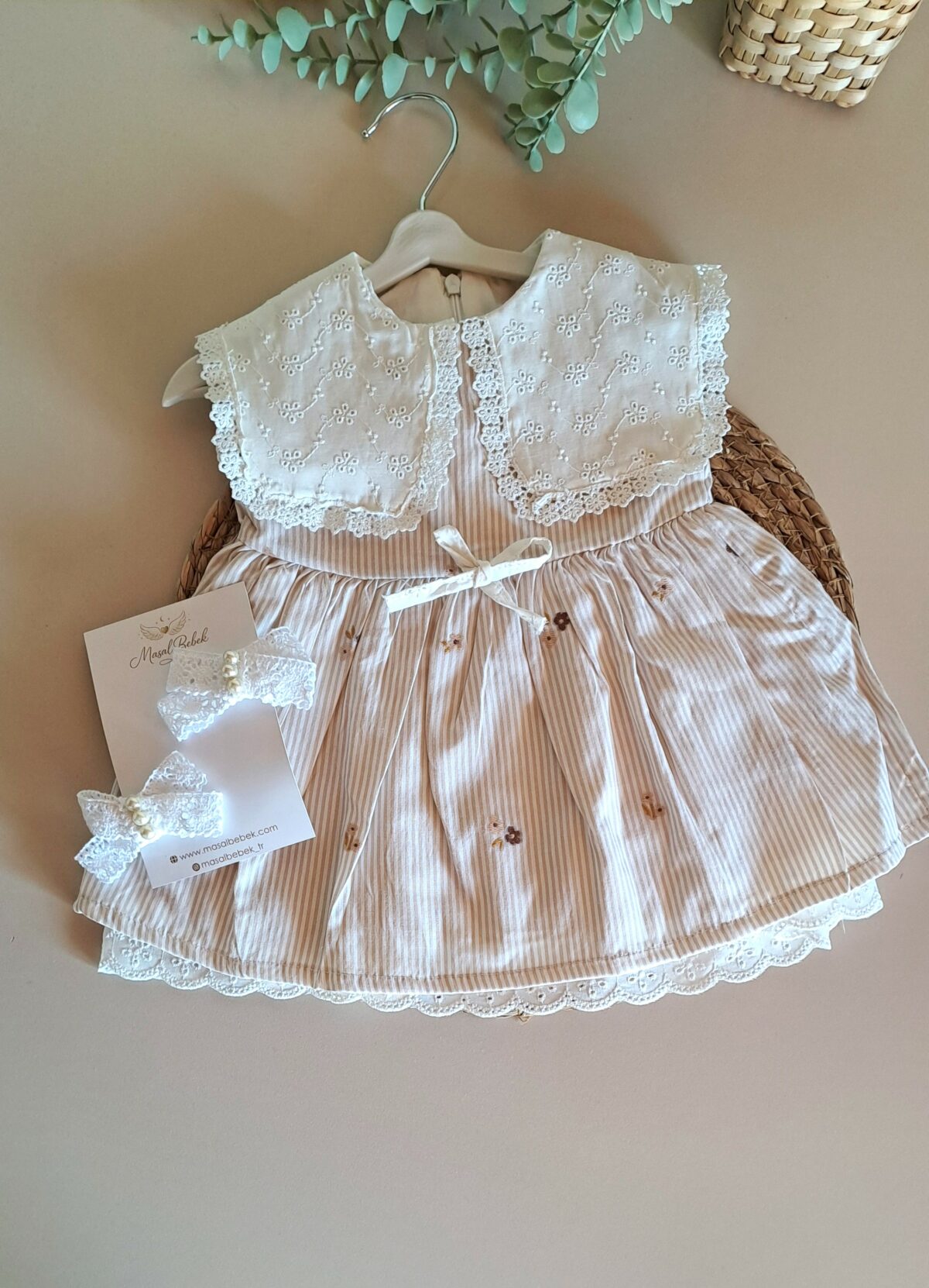 Kahve Fisto Geniş Yakalı %100 Pamuk Çiçek Nakışlı Elbise - Görsel 1