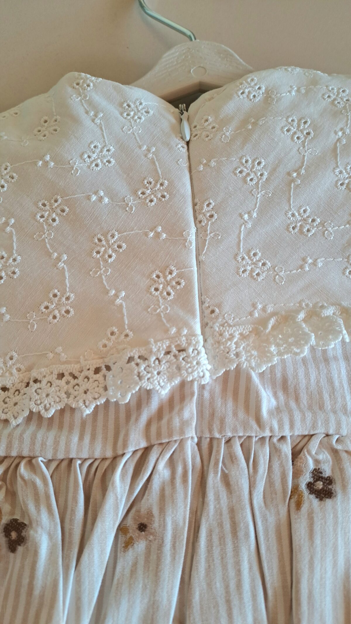 Kahve Fisto Geniş Yakalı %100 Pamuk Çiçek Nakışlı Elbise - Görsel 6