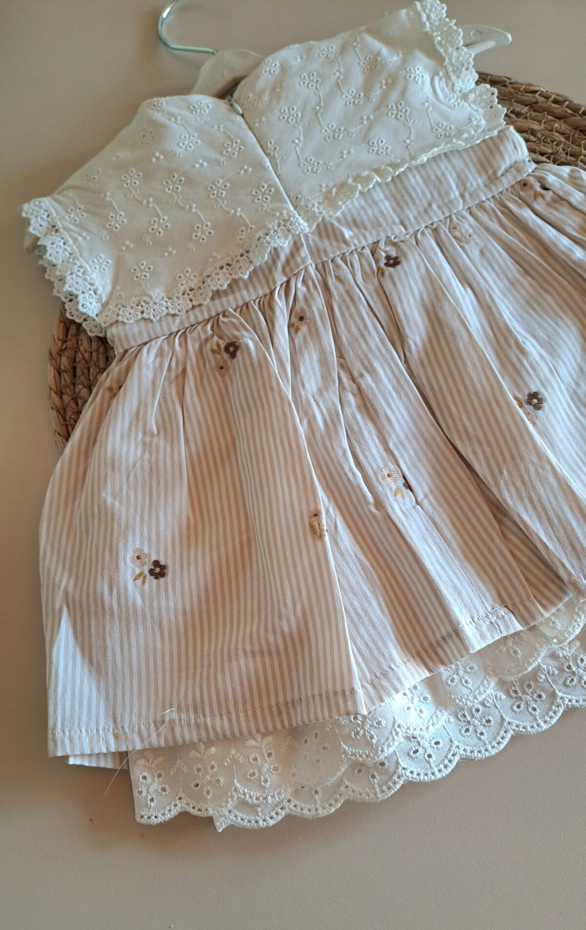 Kahve Fisto Geniş Yakalı %100 Pamuk Çiçek Nakışlı Elbise - Görsel 5