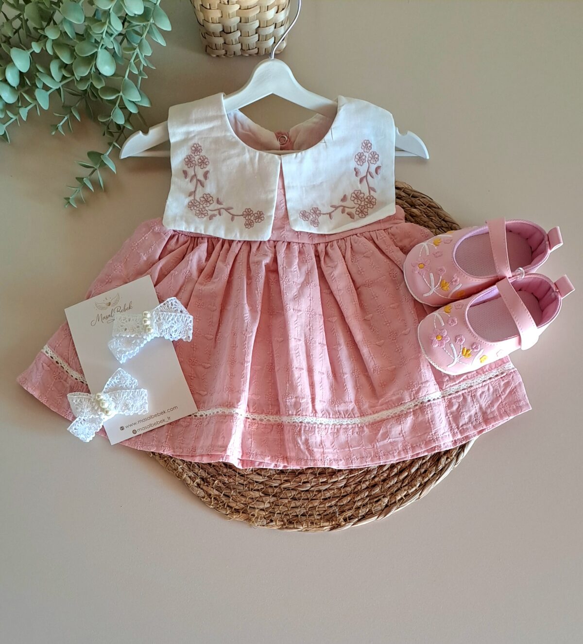 Yakası Çiçek Nakışlı Kare Yakalı Pudra Elbise %100 Pamuk - Görsel 1