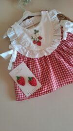 Çilek Nakışlı Fırfırlı Pötikare Elbise %100 Pamuk - Görsel 7