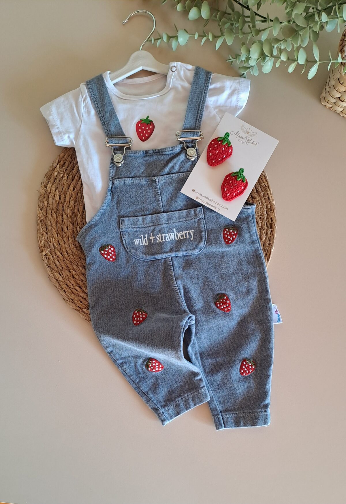 Pamuk Çilek Nakışlı Kot Salopet ve Tişört %100 Pamuk - Görsel 1