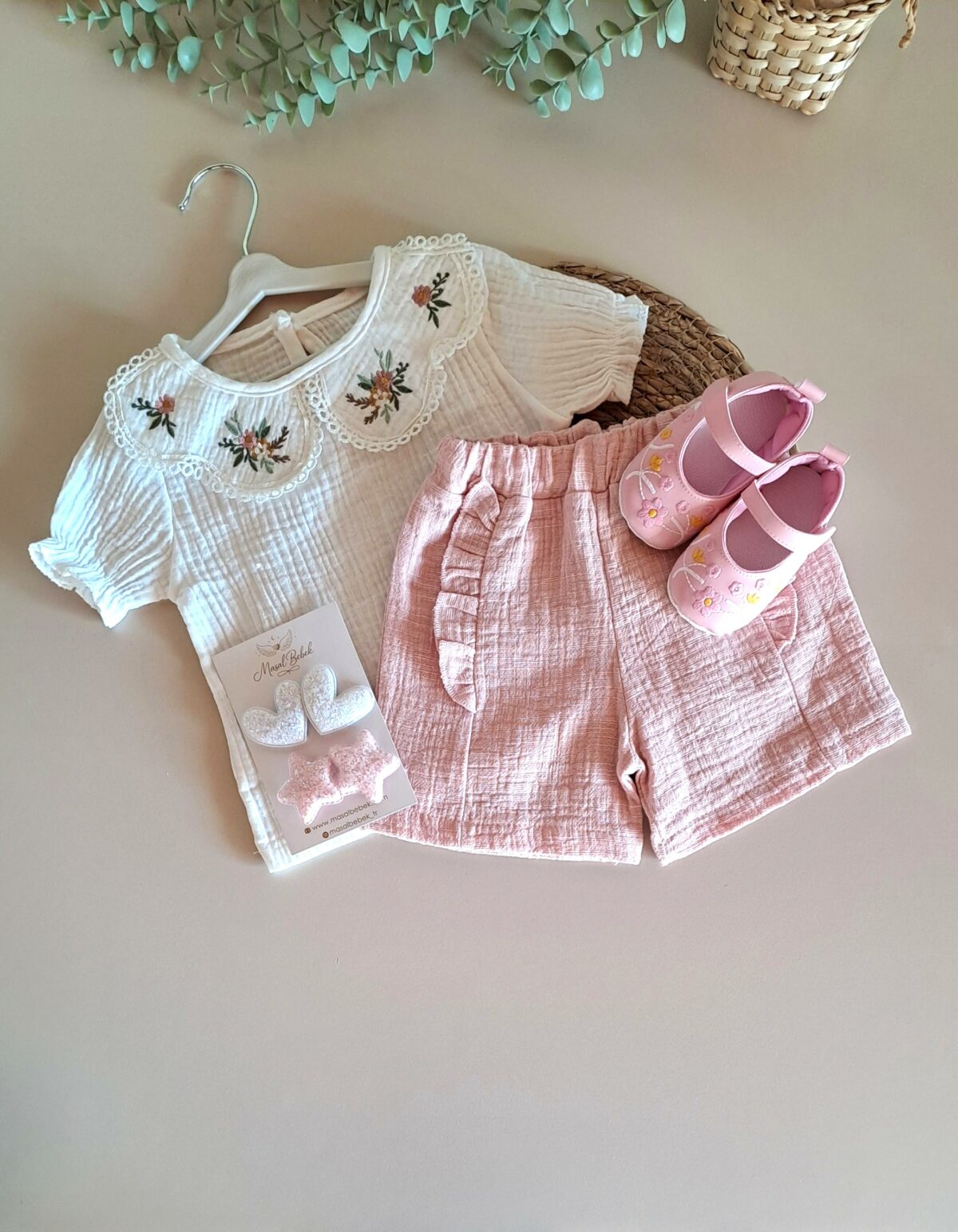 Yaka Nakışlı Bluz ve Fırfır Detay Şort %100 Pamuk Müslin Takım - Görsel 1