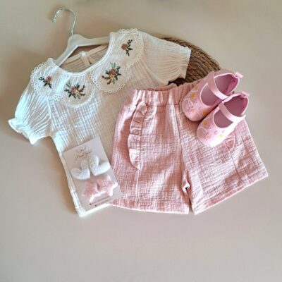 Yaka Nakışlı Bluz ve Fırfır Detay Şort %100 Pamuk Müslin Takım